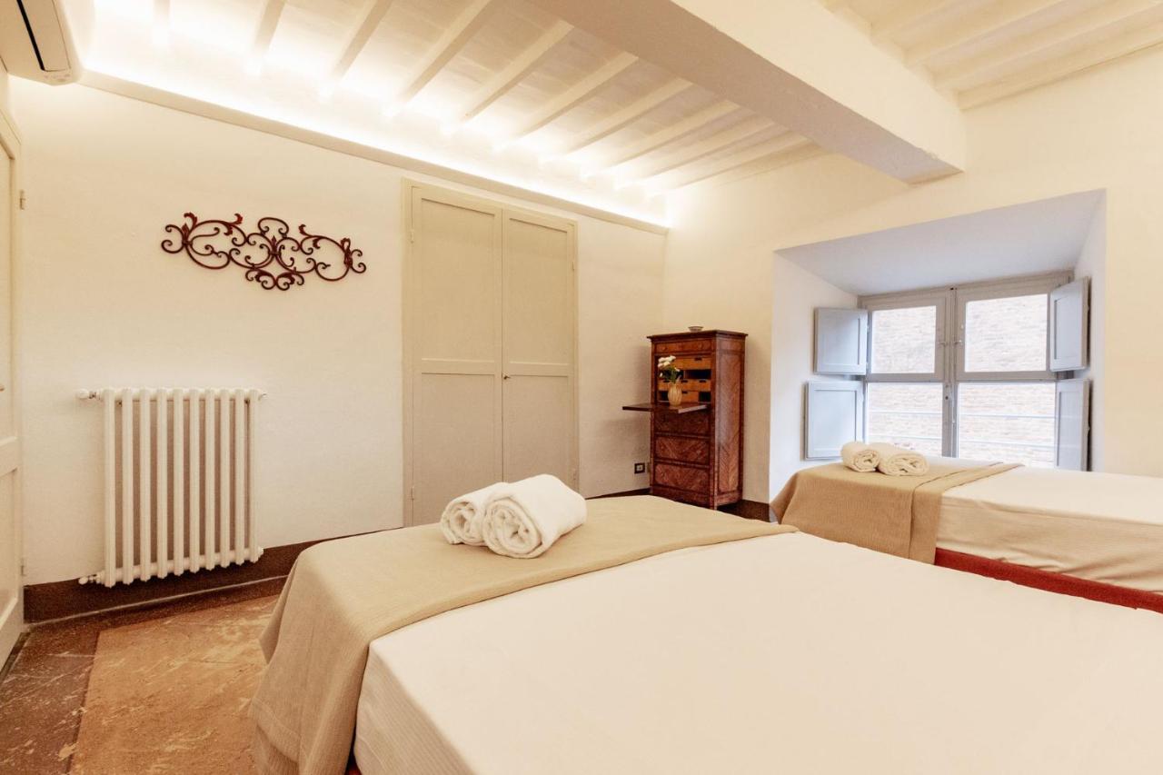 Appartement Palazzo Chigi Zondadari à Sienne Extérieur photo