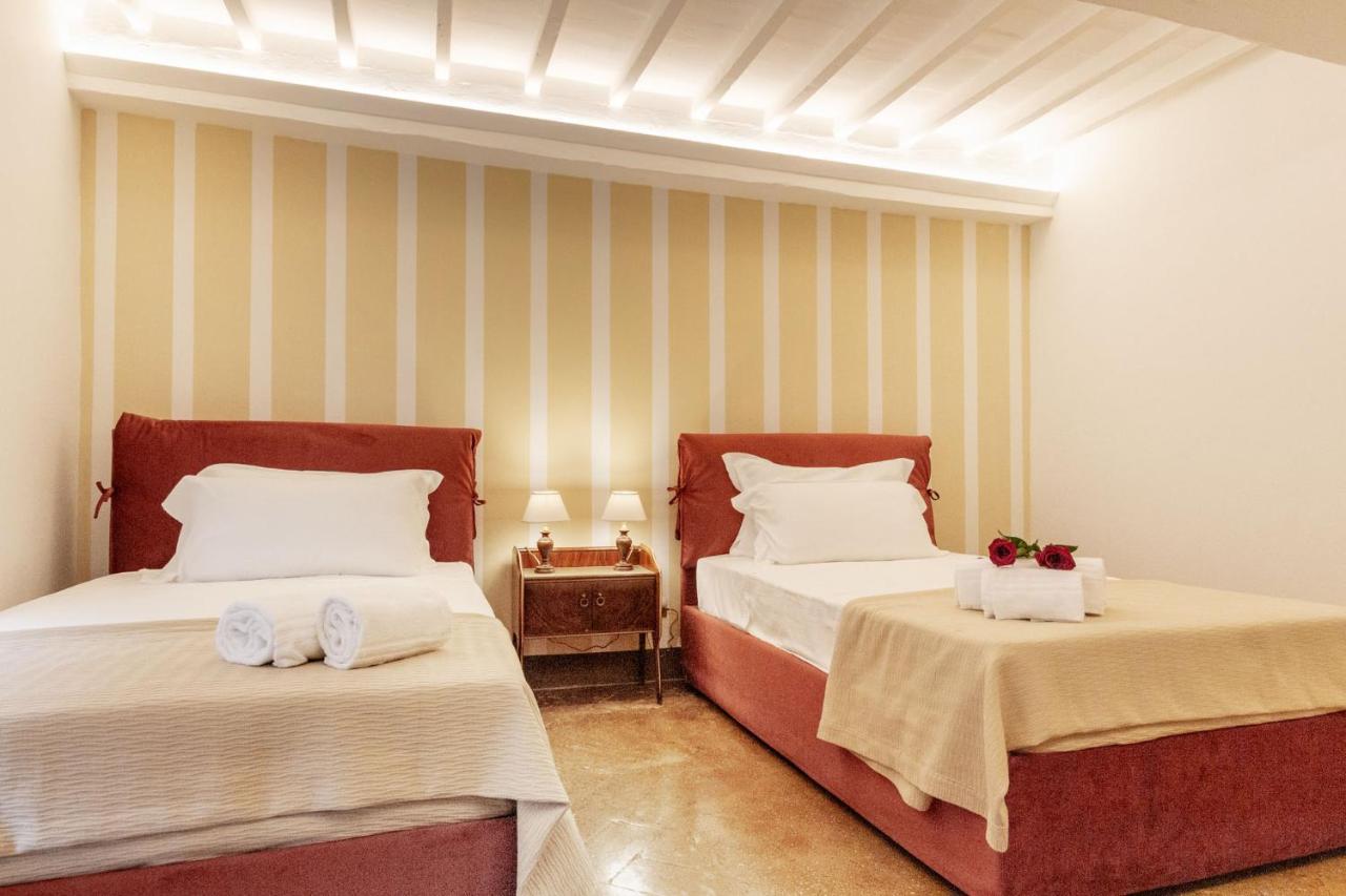 Appartement Palazzo Chigi Zondadari à Sienne Extérieur photo