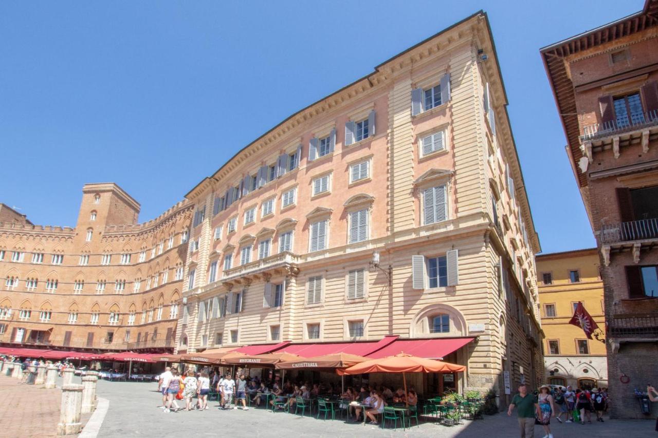 Appartement Palazzo Chigi Zondadari à Sienne Extérieur photo
