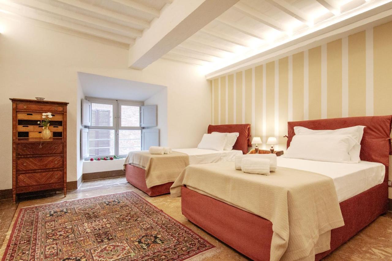 Appartement Palazzo Chigi Zondadari à Sienne Extérieur photo