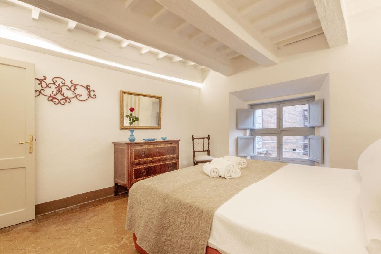 Appartement Palazzo Chigi Zondadari à Sienne Extérieur photo