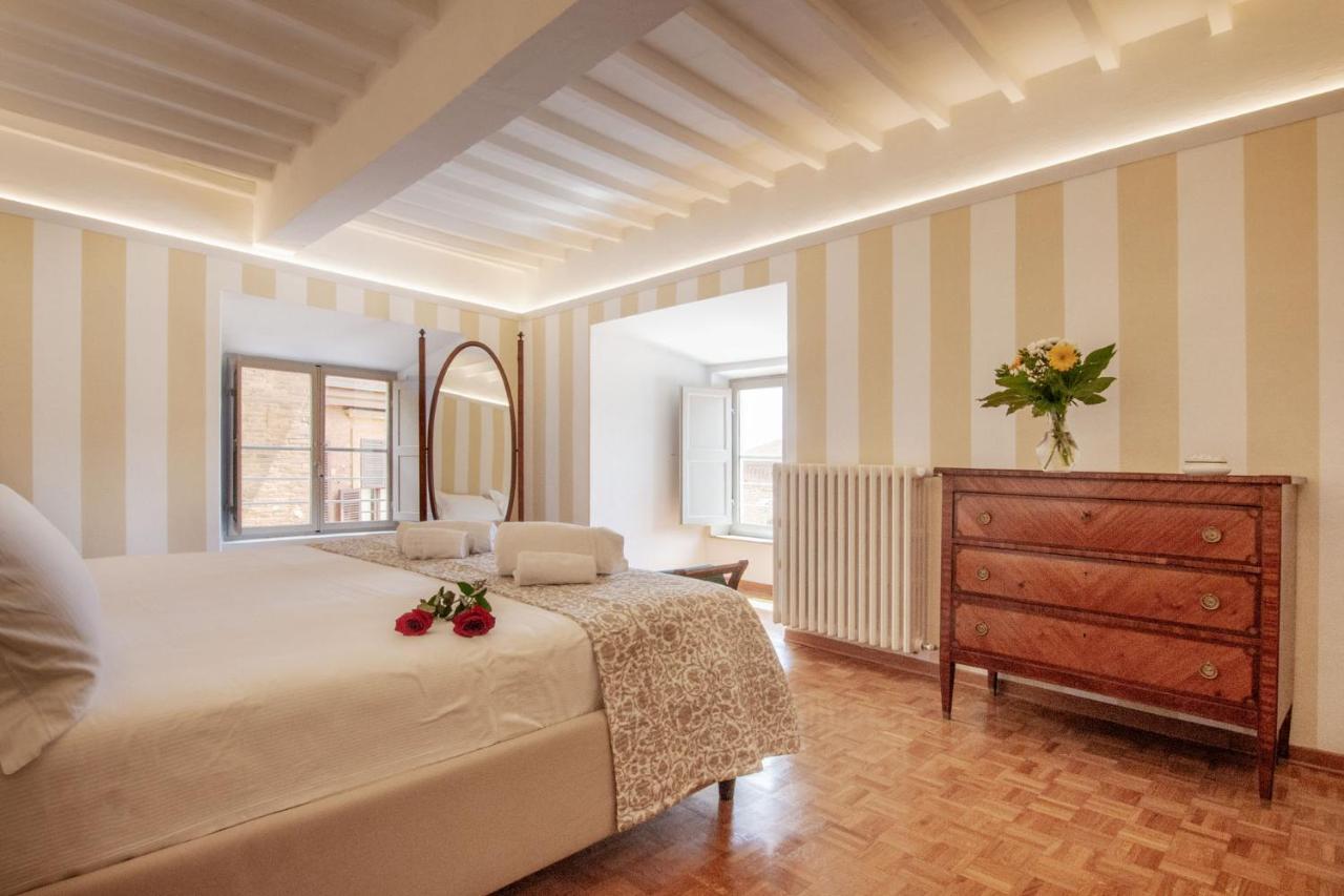 Appartement Palazzo Chigi Zondadari à Sienne Extérieur photo